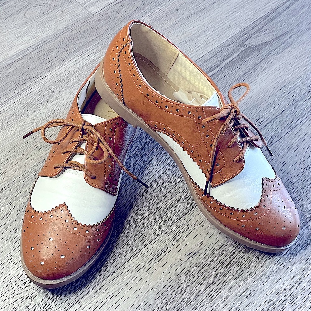 Ollio Women's Flat Shoe Wingtip Lace Up Two Tone Oxford